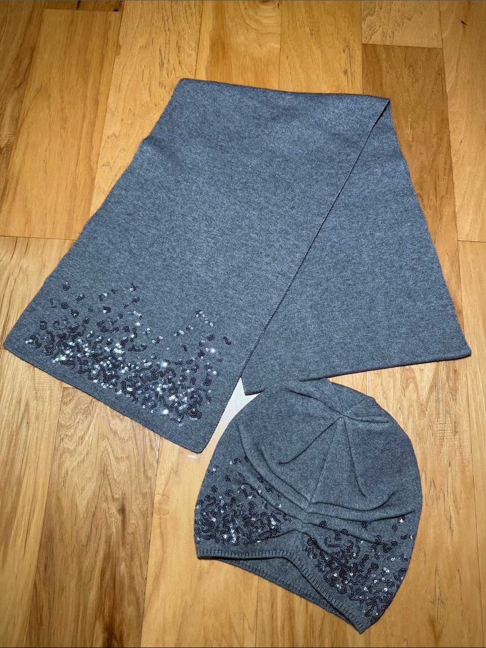 New Chicos Gray Hat Scarf Sequins